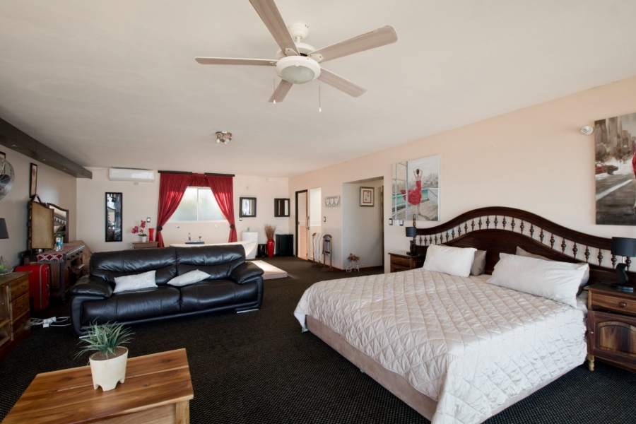 7 Bedroom Property for Sale in Outeniqua Strand Western Cape